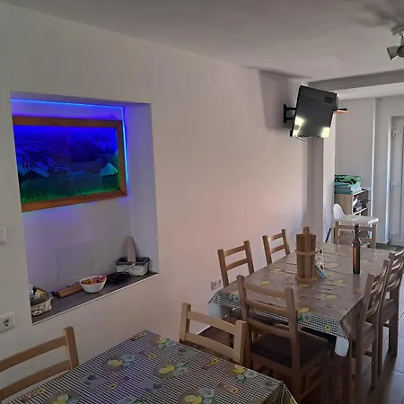 Var-voelgye Vendeghaz בית אירוח Csesznek