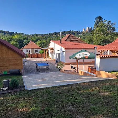 Var-voelgye Vendeghaz * Csesznek