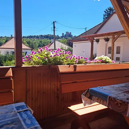 Var-voelgye Vendeghaz * Csesznek