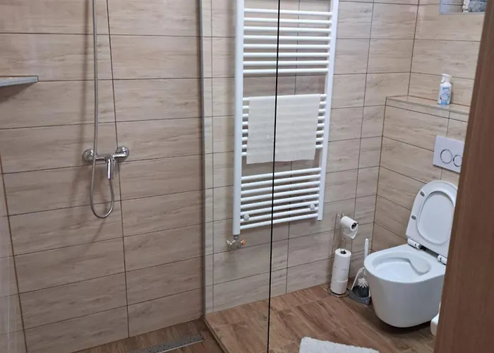 Var-voelgye Vendeghaz Homestay Csesznek